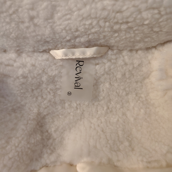 Elegant Cream Teddy Jacket for Women - Picture 3 of 5